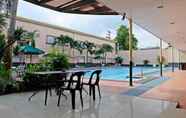 Kolam Renang 7 Holiday Spa Hotel