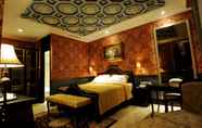 Bedroom 7 Liz Palace Inn