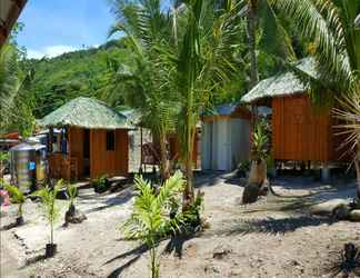 Bangunan 2 Sharky Hostel Oslob