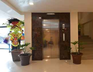 Lobi 2 Royal Suites Condotel