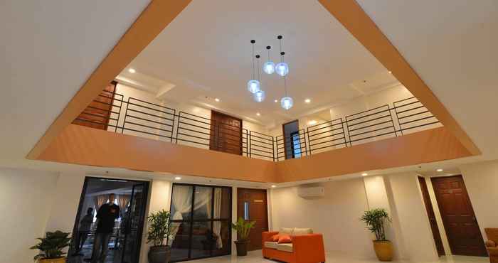 Lobi Royal Suites Condotel