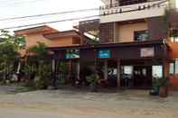 Bangunan Front Beach Hotel