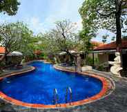 Kolam Renang 2 The Best Mansion