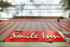 Exterior Smile Inn