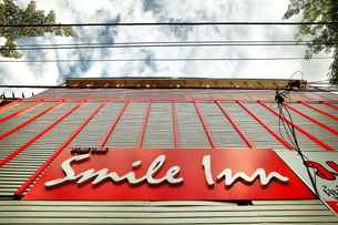Smile Inn, THB 970.44