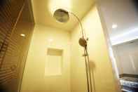 Toilet Kamar Trebel Serviced Apartment