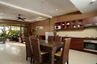 Ruangan Fungsional Kamala Beachfront apartment