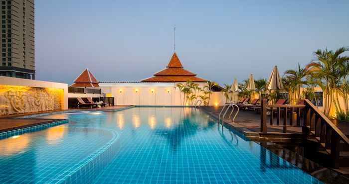 Swimming Pool Aiyara Palace 