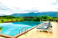 สระว่ายน้ำ Aurora Resort Khao Yai