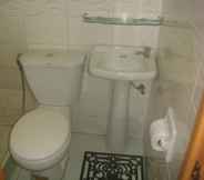 Toilet Kamar 4 RMJ Apartelle