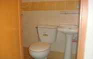 Toilet Kamar 5 RMJ Apartelle