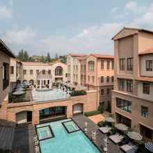 ภายนอกอาคาร 4 Town Square Suites by Toscana Valley