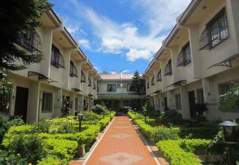 ภายนอกอาคาร Baguio Holiday Villas