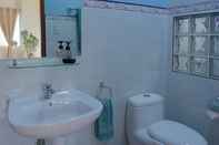 Toilet Kamar Dive Gurus Boracay Beach Resort