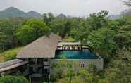 Kolam Renang 2 Rain Tree Residence Hotel 