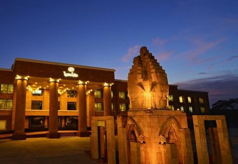 外部的 Iyara Lake Hotel & Resort