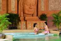 สระว่ายน้ำ Iyara Lake Hotel & Resort