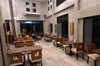 Lobby Buri Hotel & Hostel