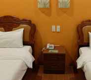 Kamar Tidur 7 A and A Plaza Hotel