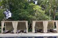 Swimming Pool Let's Hyde Pattaya Resort & Villas