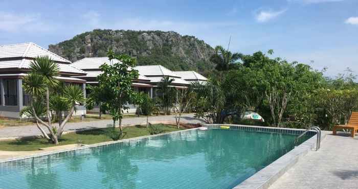 สระว่ายน้ำ KP Mountain Beach Resort