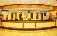 Lobi 2 Holiday Plaza Hotel