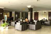 Lobby Grand Madani Hotel