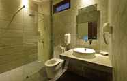 Toilet Kamar 3 The Oasis Resort