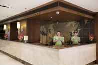 Lobi Golden Prince Hotel & Suites