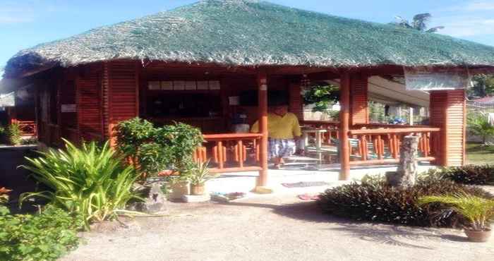 Exterior Mar and Ems Bamboo Cottages  