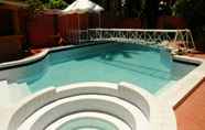 Swimming Pool 7 Moonwalk Villa Inn and Resto