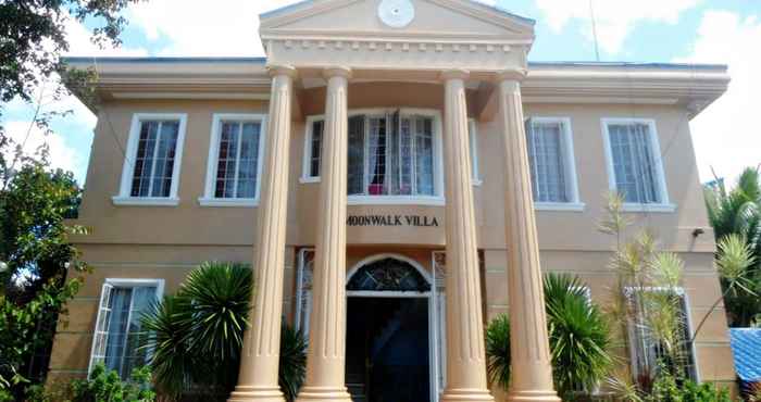 ภายนอกอาคาร Moonwalk Villa Inn and Resto