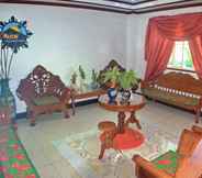 Lobi 7 Mayon Backpackers Hostel