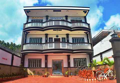 Exterior Mayon Backpackers Hostel