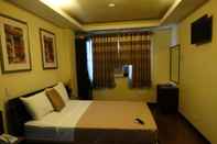 Kamar Tidur Silver Oaks Suites and Hotel