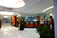 Lobi Silver Oaks Suites and Hotel