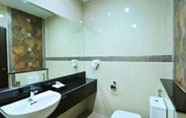 Toilet Kamar 7 Green World Palace Hotel