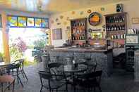 Bar, Kafe, dan Lounge Camiguin Island Golden Sunset Beach Club