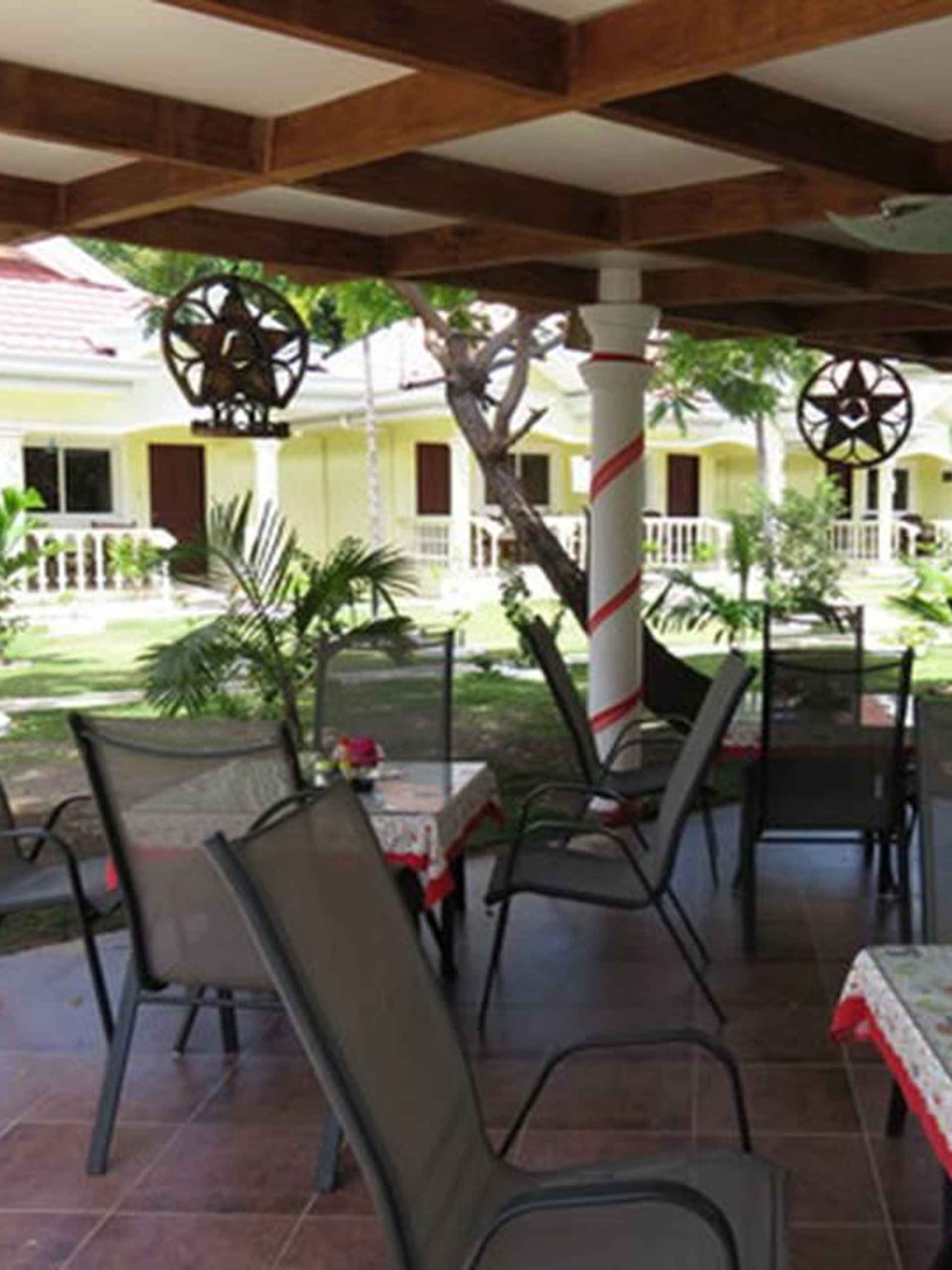 Bar, Cafe and Lounge Malapascua Garden Resort