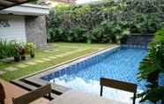 Swimming Pool 5 Paras Yogya With Private Pool Villa