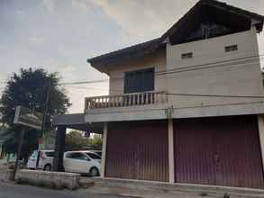 Bên ngoài 4 OYO 2074 Joglo Homestay