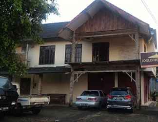 Bên ngoài 2 OYO 2074 Joglo Homestay