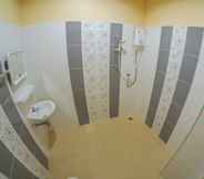 In-room Bathroom 6 Pimnada Mansion