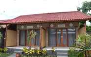 Exterior 3 Made Taro - Menjangan Homestay