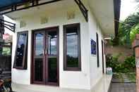 Lobby Made Taro - Menjangan Homestay