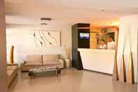 Lobi Travelbee Business Inn 