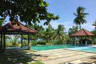 Swimming Pool Lorin Belitung Hotel