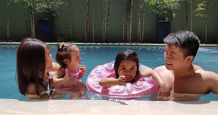 Swimming Pool 88 Courtyard Hotel