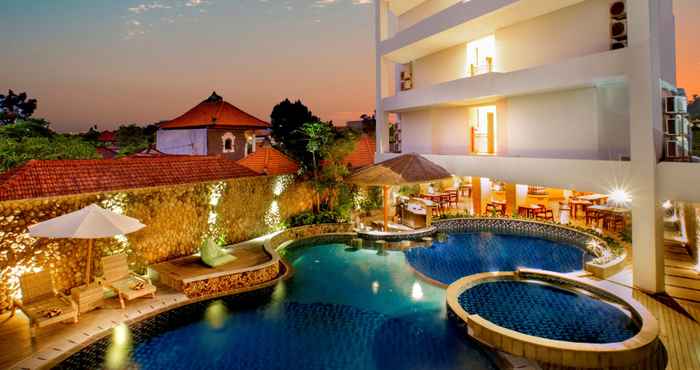 Swimming Pool Signature Seminyak Smart Hotel