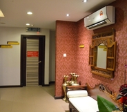 Fasilitas Hiburan 7 Super OYO 985 Hotel Nur